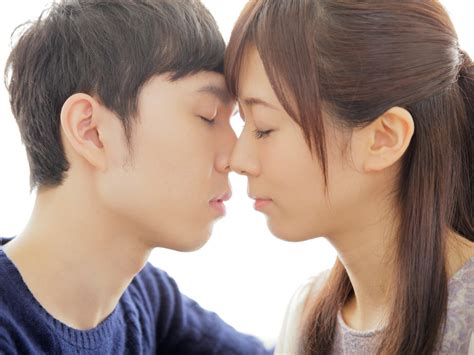 ディープキス 男性|激しいキスをする10の男性心理。ディープキスに隠さ。